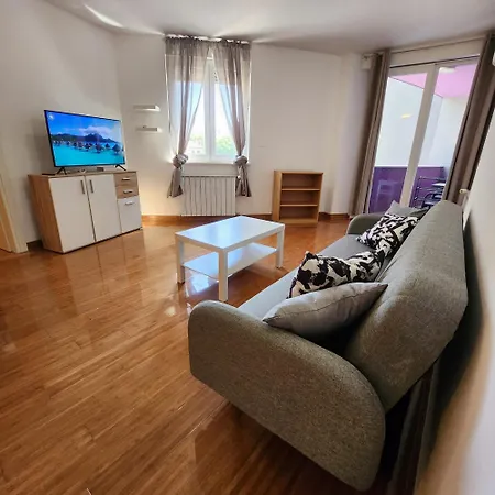 Apartment Amfiteatar Family Centre With Parking Pula