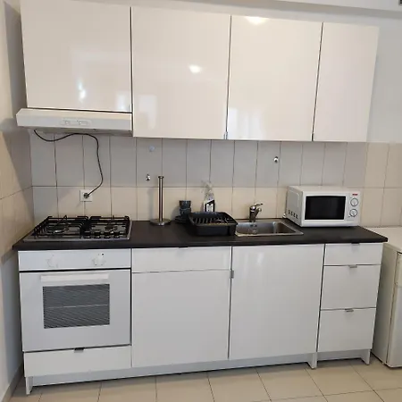 Amfiteatar Family Centre With Parking Apartment Pula